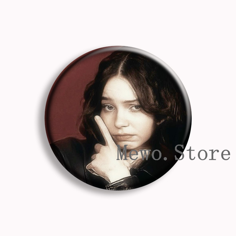 에마 마이어스 에스테틱 소프트 버튼 핀 인기 가수 브로 - Pin Button Badge 리뷰 및 가격